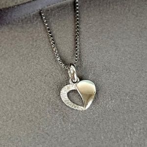 Hjerte vedhæng i 14 kt. hvidguld inkl. sølv kæde**