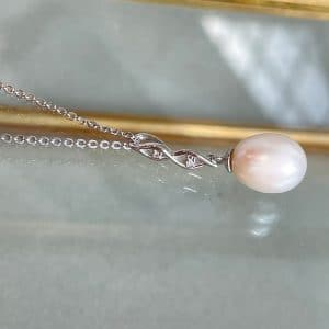 Perle vedhæng i 14 kt. hvidguld inkl. sølv kæde m. 0,01ct**