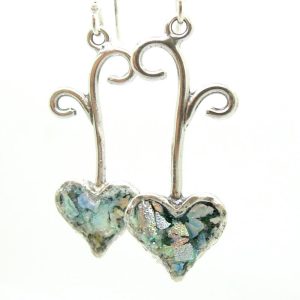 Hænge øreringe i sølv med hjerte og romersk glas