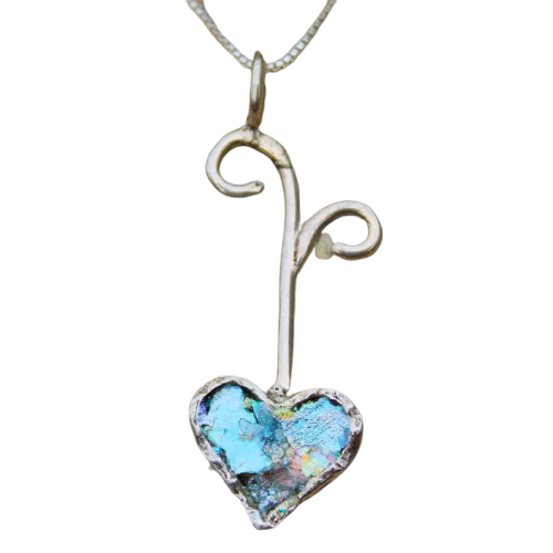 Hjerteformet halskæde med krummelure og romersk glas
